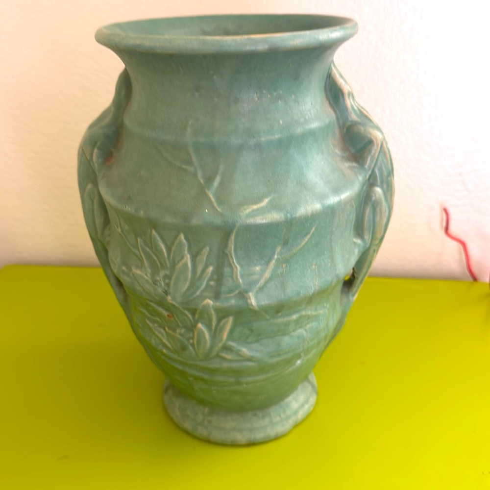 McCoy lizard handle vase